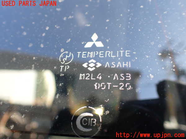 5UPJ-24101382]デリカ スペースギア(PD6W)左クォーターガラス M2L4 中古_m0003.jpg