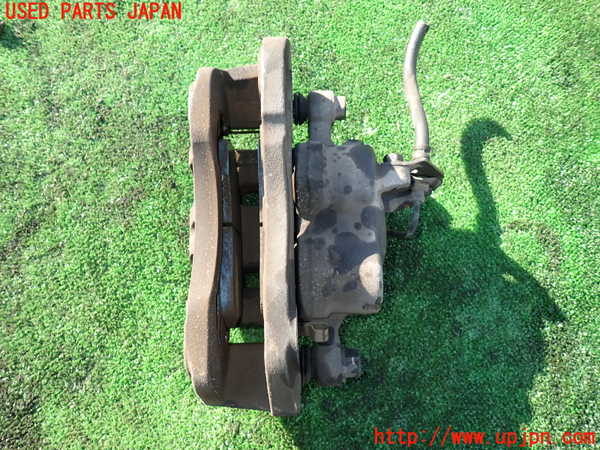 5UPJ-24104080]デリカ スペースギア(PD6W)右フロントキャリパー 中古_m0002.jpg