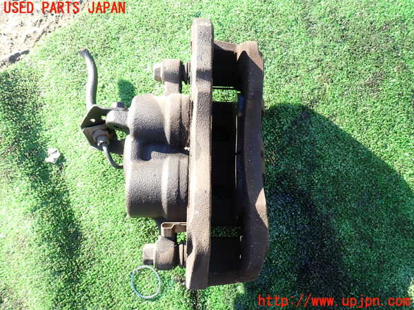 5UPJ-24104085]デリカ スペースギア(PD6W)左フロントキャリパー 中古_m0002.jpg