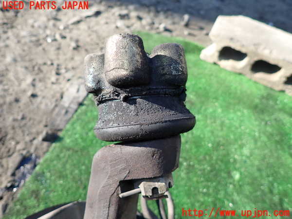1UPJ-24104295]デリカ スペースギア(PD6W)左フロントナックルハブ 中古_m0004.jpg