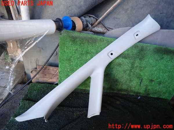 5UPJ-24107655]デリカ スペースギア(PD6W)右フロントピラートリム 中古_m0001.jpg