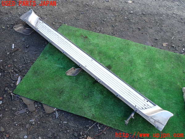 5UPJ-24111390]ハイラックスサーフ(KZN185W)右サイドステップ 中古_m0001.jpg