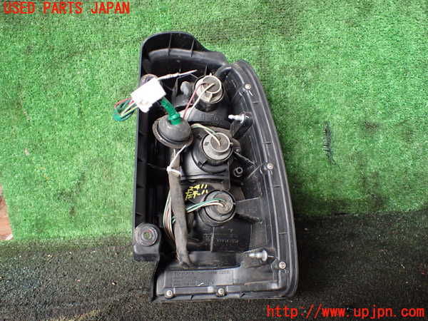 5UPJ-24111536]ハイラックスサーフ(KZN185W)左テールランプ 中古_m0002.jpg