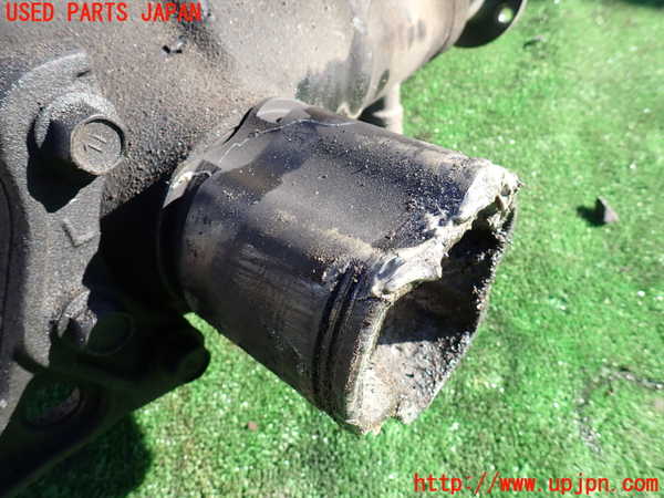 5UPJ-24114350]ハイラックスサーフ(KZN185W)フロントデフ 中古_m0003.jpg