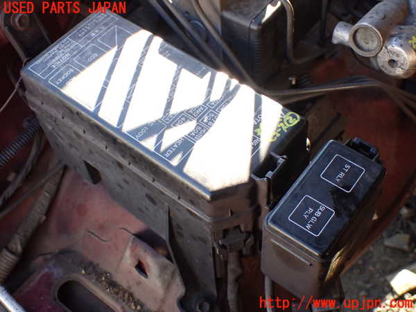 5UPJ-24116742]ハイラックスサーフ(KZN185W)ヒューズボックス2 中古_m0001.jpg