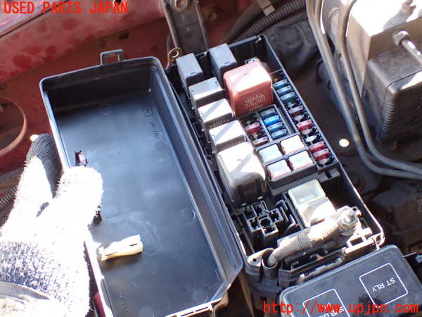 5UPJ-24116742]ハイラックスサーフ(KZN185W)ヒューズボックス2 中古_m0002.jpg