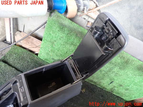 5UPJ-24117540]ハイラックスサーフ(KZN185W)センターコンソール 中古_m0002.jpg