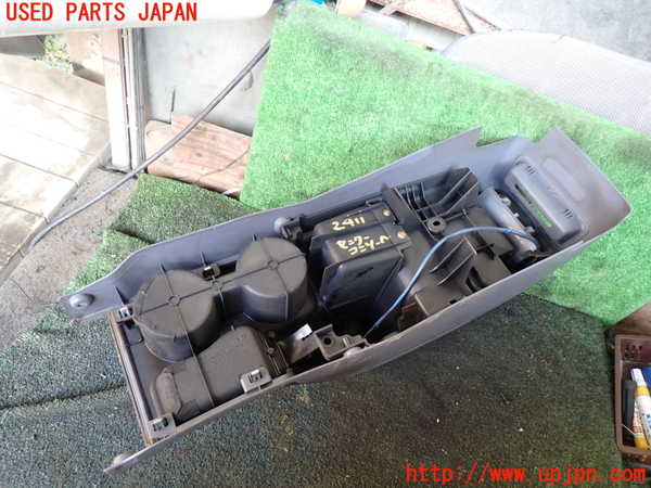5UPJ-24117540]ハイラックスサーフ(KZN185W)センターコンソール 中古_m0005.jpg
