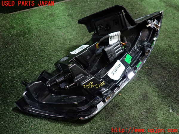 1UPJ-24121530]ジープ・コマンダー(H620)右テールランプ 中古_m0003.jpg