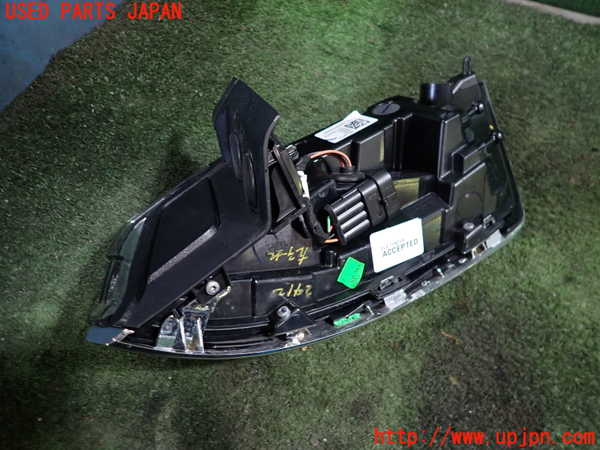 1UPJ-24121536]ジープ・コマンダー(H620)左テールランプ 中古_m0003.jpg