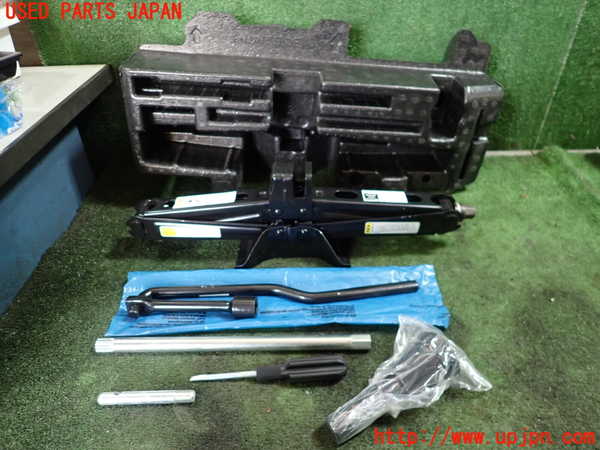 1UPJ-24127805]ジープ・コマンダー(H620)車載工具 中古_m0001.jpg