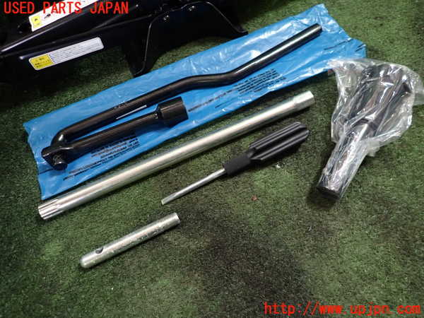 1UPJ-24127805]ジープ・コマンダー(H620)車載工具 中古_m0002.jpg