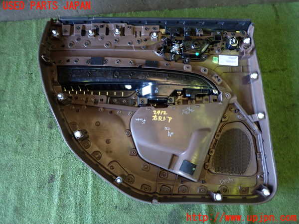 1UPJ-24121294]ジープ・コマンダー(H620)右後ドア内張り 中古_m0004.jpg