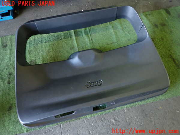 1UPJ-24121578]ジープ・コマンダー(H620)バックドア内張り 中古_m0001.jpg
