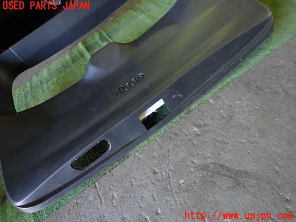 1UPJ-24121578]ジープ・コマンダー(H620)バックドア内張り 中古_m0004.jpg