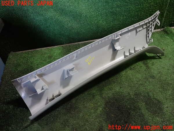 1UPJ-24127655]ジープ・コマンダー(H620)右フロントピラートリム 中古_m0002.jpg