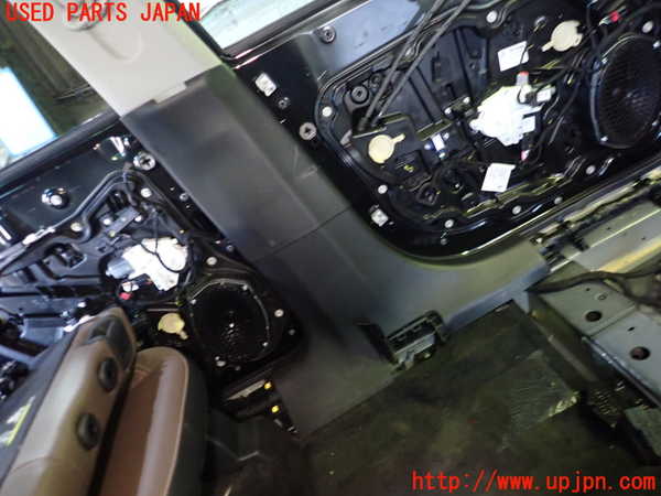 1UPJ-24127670]ジープ・コマンダー(H620)左センターピラートリム 中古_m0003.jpg