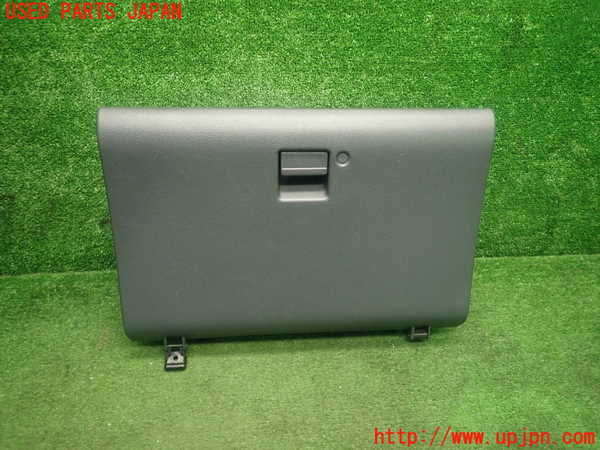 5UPJ-24137516]ハイエースワゴン100系(KZH100G)グローブボックス1 中古_m0001.jpg