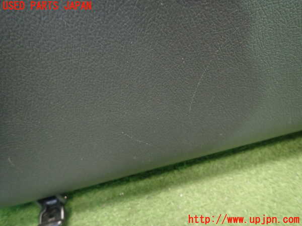 5UPJ-24137516]ハイエースワゴン100系(KZH100G)グローブボックス1 中古_m0003.jpg