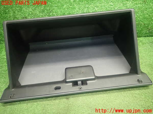 5UPJ-24137516]ハイエースワゴン100系(KZH100G)グローブボックス1 中古_m0005.jpg