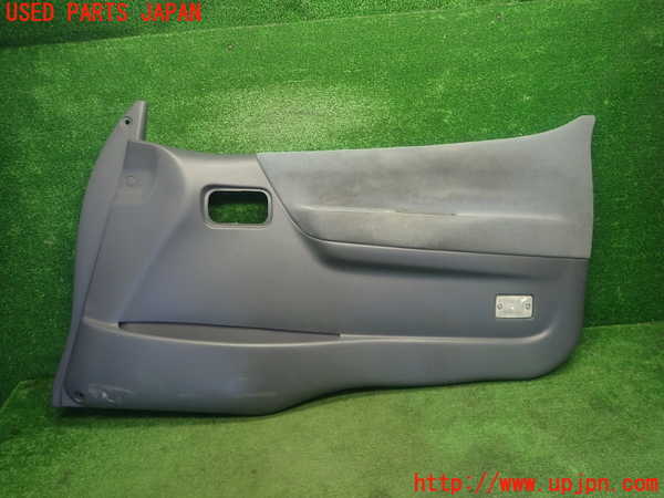 5UPJ-24131234]ハイエースワゴン100系(KZH100G)右前ドア内張り 中古_m0001.jpg