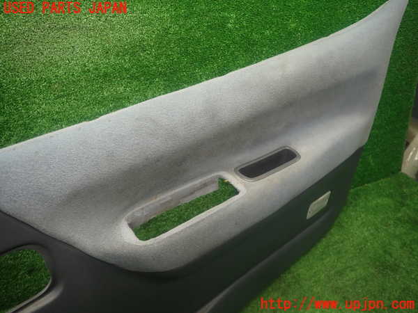 5UPJ-24131234]ハイエースワゴン100系(KZH100G)右前ドア内張り 中古_m0002.jpg