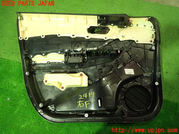 5UPJ-24141234]C-HRハイブリッド(ZYX10)右前ドア内張り 中古_m0005.jpg