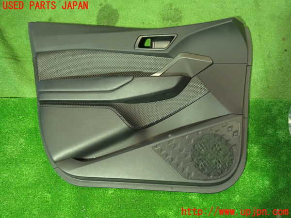 1UPJ-24141264]C-HRハイブリッド(ZYX10)左前ドア内張り 中古_m0001.jpg