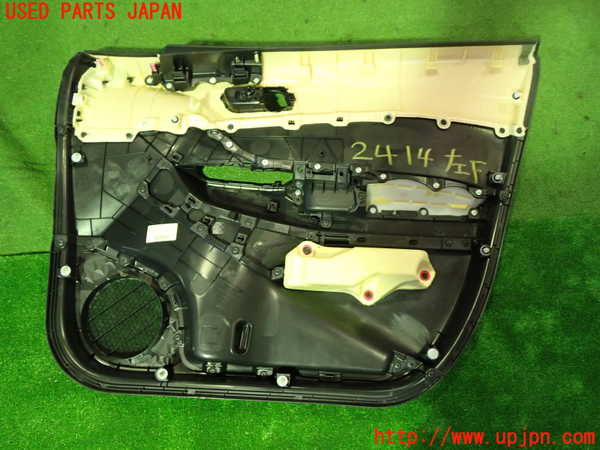 1UPJ-24141264]C-HRハイブリッド(ZYX10)左前ドア内張り 中古_m0005.jpg