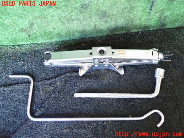 1UPJ-24157805]ジムニー シエラ(JB74W)車載工具 中古_m0001.jpg