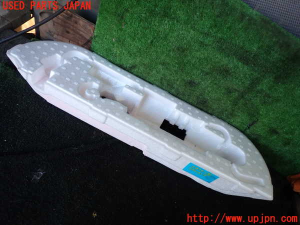 1UPJ-24157773]ジムニー シエラ(JB74W)ラゲッジトレイ3 中古_m0001.jpg