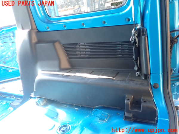1UPJ-24157675]ジムニー シエラ(JB74W)右リアピラートリム 中古_m0001.jpg