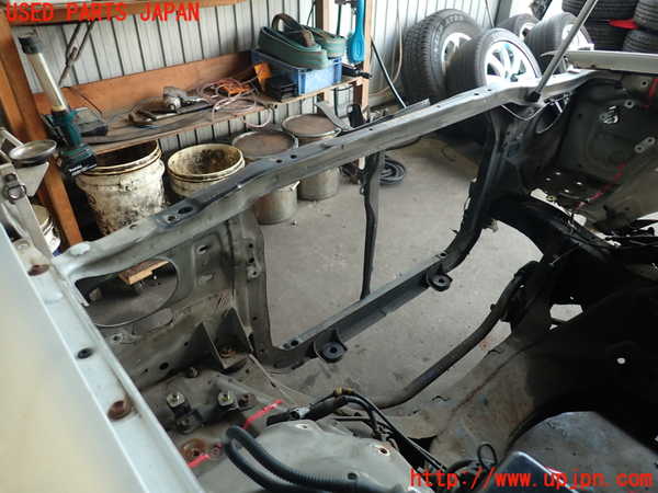 2UPJ-24161042]クラウン 4ドア ハードトップ(UZS131)コアサポート（カット） 中古_m0005.jpg