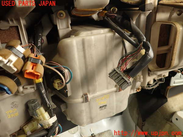 2UPJ-24166081]クラウン 4ドア ハードトップ(UZS131)エバポレーター1 中古_m0001.jpg