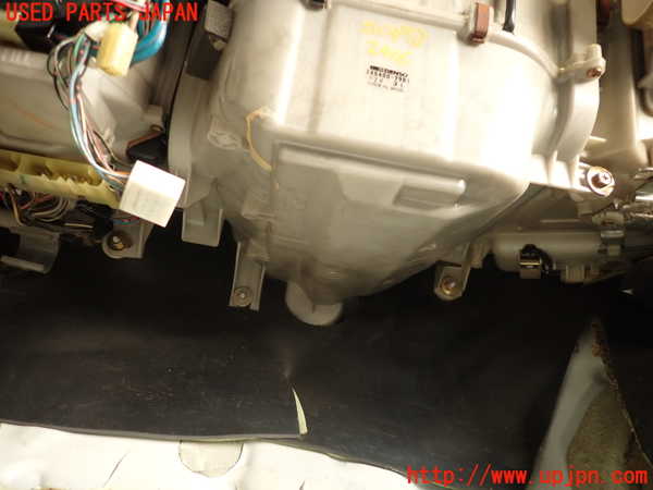 2UPJ-24166081]クラウン 4ドア ハードトップ(UZS131)エバポレーター1 中古_m0002.jpg