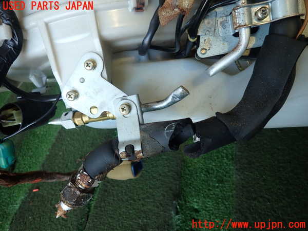 2UPJ-24166082]クラウン 4ドア ハードトップ(UZS131)エバポレーター2 【ジャンク品】 中古_m0002.jpg