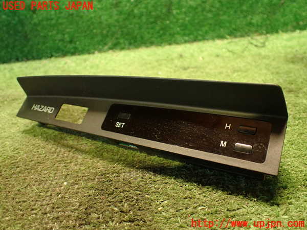 2UPJ-24167850]クラウン 4ドア ハードトップ(UZS131)時計 中古_m0001.jpg