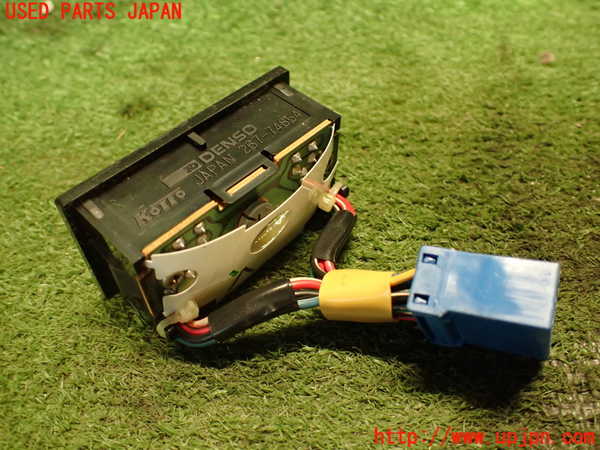 2UPJ-24166308]クラウン 4ドア ハードトップ(UZS131)スイッチ3 (REAR A/C) 中古_m0002.jpg