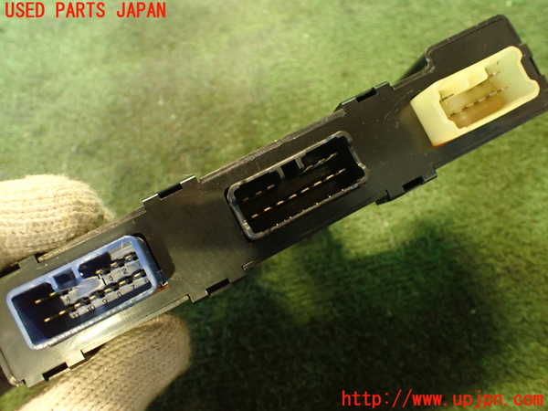 2UPJ-24166149]クラウン 4ドア ハードトップ(UZS131)コンピューター4 (85900-30090) 中古_m0003.jpg