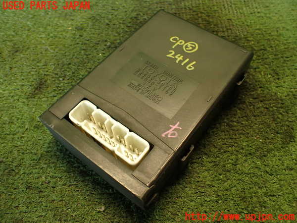 2UPJ-24166150]クラウン 4ドア ハードトップ(UZS131)コンピューター5 (88240-30200) 中古_m0001.jpg