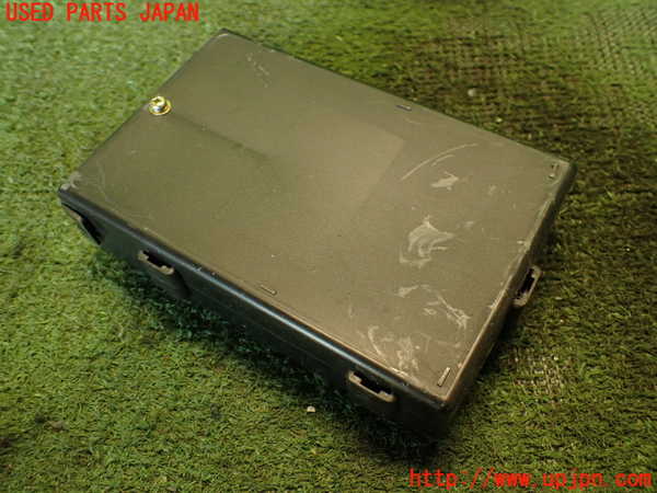 2UPJ-24166150]クラウン 4ドア ハードトップ(UZS131)コンピューター5 (88240-30200) 中古_m0002.jpg