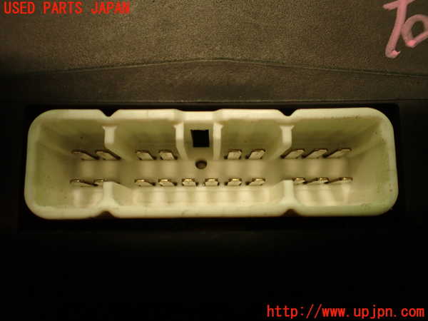 2UPJ-24166150]クラウン 4ドア ハードトップ(UZS131)コンピューター5 (88240-30200) 中古_m0004.jpg