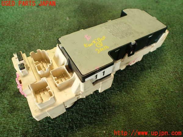 2UPJ-24166742]クラウン 4ドア ハードトップ(UZS131)ヒューズボックス2 【ジャンク品】 中古_m0002.jpg