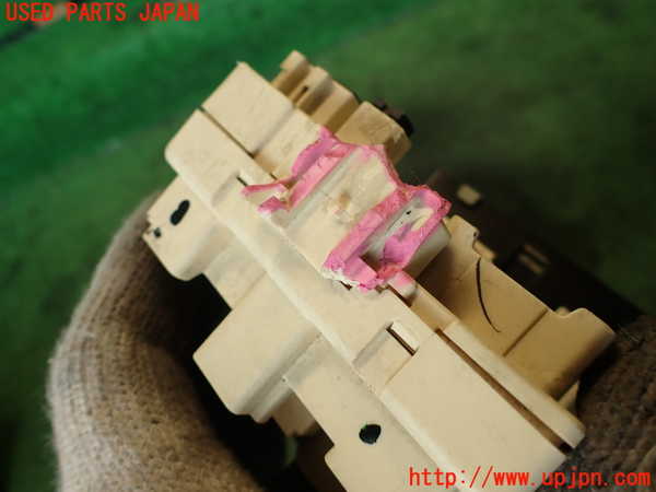 2UPJ-24166742]クラウン 4ドア ハードトップ(UZS131)ヒューズボックス2 【ジャンク品】 中古_m0003.jpg