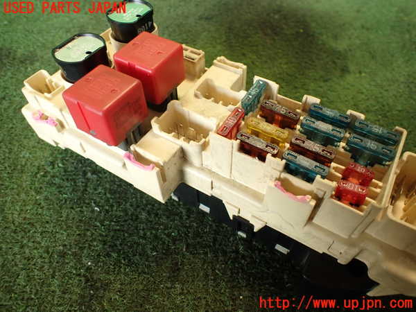 2UPJ-24166742]クラウン 4ドア ハードトップ(UZS131)ヒューズボックス2 【ジャンク品】 中古_m0004.jpg