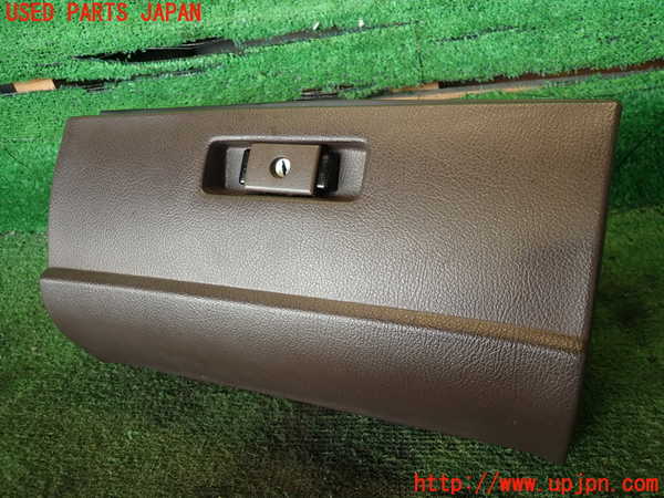 2UPJ-24167516]クラウン 4ドア ハードトップ(UZS131)グローブボックス1 【ジャンク品】 中古_m0001.jpg