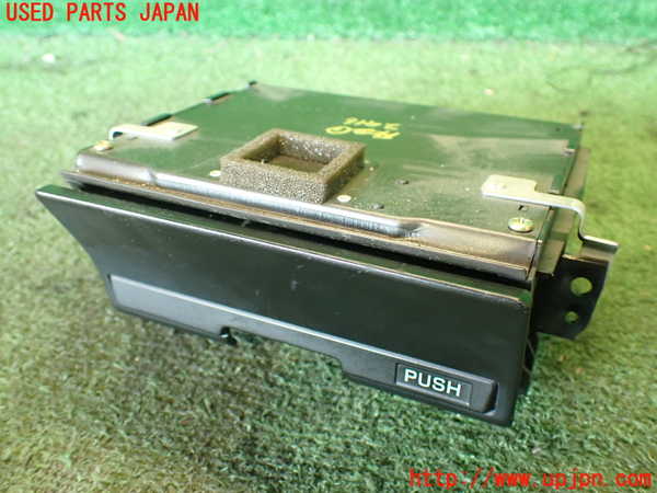 2UPJ-24167821]クラウン 4ドア ハードトップ(UZS131)灰皿1 中古_m0001.jpg