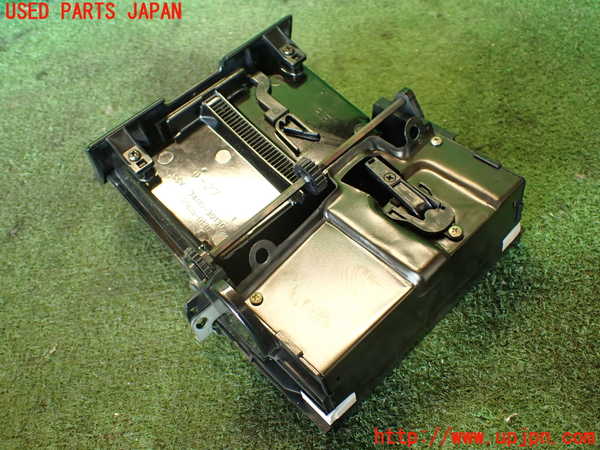 2UPJ-24167821]クラウン 4ドア ハードトップ(UZS131)灰皿1 中古_m0004.jpg