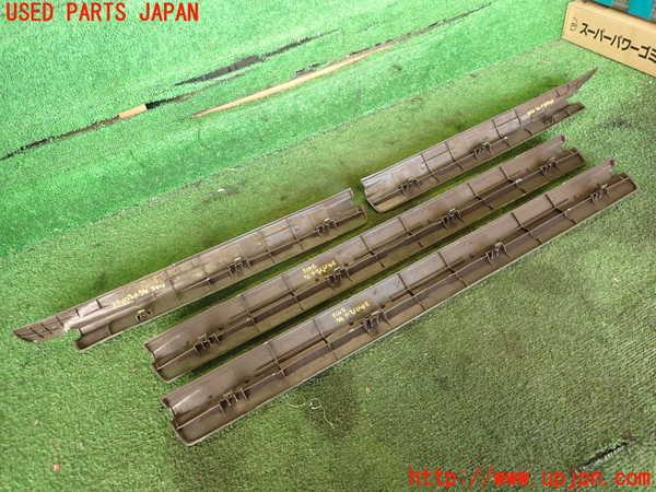 2UPJ-24167740]クラウン 4ドア ハードトップ(UZS131)スカッフプレート 中古_m0004.jpg