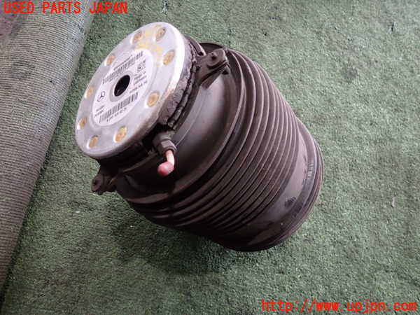 2UPJ-24175100]ベンツ C250(W205)(205045)右リアスプリング 中古_m0001.jpg